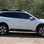 El Subaru Outback es conocido por su tracción total y su capacidad para todo tipo de condiciones. Esa robustez mecánica también se traduce en una vida útil prolongada.

Con mantenimiento adecuado, es un modelo que suele mantener su rendimiento incluso después de muchos años de uso intensivo.