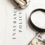 El coste del seguro es uno de los factores menos considerados. En muchos casos, asegurar un Tesla puede ser significativamente más caro que un coche de combustión o incluso otros eléctricos, debido a su potencia, coste de reparación y piezas específicas.