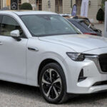 El Mazda CX-5 destaca por ofrecer una experiencia de conducción más refinada que la media de su segmento. Su interior tiene un enfoque premium y su dirección es precisa, lo que lo hace especialmente agradable en carretera. Es un modelo que combina estética, confort y dinamismo.