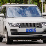 Land Rover combina lujo y capacidad todoterreno, pero sufre una caída de valor muy pronunciada. A pesar de su imagen premium, sus SUV pierden una parte importante de su precio en pocos años, situándose de forma habitual entre los peores en retención.