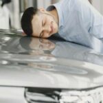 El índice de morosidad superior a 60 días alcanzó el 1,38% en el primer trimestre de 2025, superando el récord de la Gran Recesión del 1,33%. Las incumplencias subprime llegaron al 6,6%, la cifra más alta desde 1994, y los embargos subieron un 43% entre 2022 y 2024, con 1,73 millones de automóviles ya incautados, igualando o superando los peores niveles de la crisis financiera moderna.