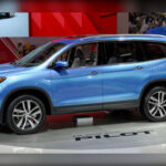 El Honda Pilot es ideal para familias que necesitan espacio y robustez. Su motor V6 es especialmente resistente, y con un mantenimiento adecuado puede superar ampliamente los 300.000 km. Aunque requiere algunas reparaciones a partir de cierto uso, sigue siendo una opción muy sólida.