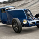 El Renault 40CV combinó elegancia y rendimiento. Equipado con motores de hasta 9.1 litros, no solo destacó como coche de lujo, sino también en competición, ganando el Rallye Monte Carlo en 1925 y estableciendo récords de velocidad.