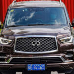 El Infiniti QX80 combina tamaño y potencia, pero también un consumo elevado y costes altos. La tendencia del mercado se aleja de este tipo de SUV grandes, lo que impacta negativamente en su valor residual.