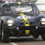 El TVR Grantura fue el primer modelo de producción de la marca y el que le dio proyección internacional. Inicialmente vendido como kit, evolucionó hacia un deportivo más convencional. Aunque su producción fue limitada, sentó las bases de todo lo que vendría después en TVR.