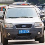 El Ford Escape, inicialmente subestimado, comparte plataforma con Mazda y motores probados como el 2.3L, capaces de absorber altos kilometrajes sin problemas. Flotas, agencias gubernamentales y empresas de alquiler confirmaron que estos SUV resistían el uso diario intensivo, demostrando que la fiabilidad puede superar al diseño atractivo.