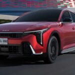 El Kia K4 llega como reemplazo del Forte y sorprende por su espacio interior y bajo coste de propiedad. Premiado como uno de los coches más rentables de su categoría, también incluye una garantía extensa que protege la inversión durante años.