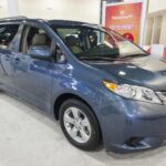 El Nissan Altima ha sido considerado el coche usado número uno por menos de $15,000, gracias a su equilibrio entre asequibilidad, funcionalidad y estilo. Su motor de 2.5 litros ofrece 182 caballos de fuerza, proporcionando potencia suficiente sin sacrificar economía de combustible. Es una opción ideal para quienes quieren rendimiento y fiabilidad en un sedán usado.