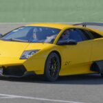 El Lamborghini Murciélago SV elevó el rendimiento del modelo original con 661 CV. Gracias a su construcción ligera y su potente V12, alcanza los 343 km/h y acelera con una agresividad característica de la marca italiana.