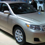 El Camry es sinónimo de longevidad. Muchos superan sin problemas los 300.000 km, destacando por su bajo mantenimiento y excelente valor de reventa. Es una apuesta segura para quienes buscan tranquilidad a largo plazo.