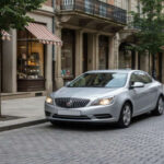 El Buick Verano apostaba por el confort y el silencio. No era emocionante, pero ofrecía una experiencia refinada que muchos pasaron por alto.