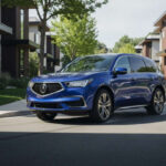 El Acura MDX Type S evita los problemas habituales de SUVs complejos al apostar por un motor V6 turbo probado. Su sistema de tracción integral mecánico mejora la durabilidad frente a soluciones electrónicas más frágiles, y sus materiales interiores resisten bien el paso del tiempo.