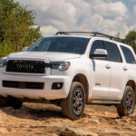 La generación anterior del Toyota Sequoia mantiene una reputación sólida gracias a su motor V8 de 5.7 litros. Menos refinado que el nuevo, pero extremadamente duradero y más accesible en el mercado usado.