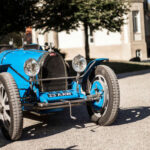 El Bugatti Type 73C fue concebido durante la Segunda Guerra Mundial como un coche de carreras ligero y avanzado. Con un motor sobrealimentado y soluciones técnicas innovadoras, nunca llegó a completarse tras la muerte de Ettore Bugatti.