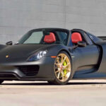 Innovación total: V8 más motores eléctricos para 887 CV. Limitado a 918 unidades, sigue siendo uno de los híbridos más avanzados jamás creados.