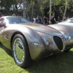 Elegancia clásica reinterpretada. Inspirado en autos de los años 30, con líneas curvas exageradas y proporciones dramáticas. Fue muy popular en su momento, pero nunca pasó de ser un show car.