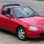 Un pequeño deportivo con techo targa removible que intentó reemplazar al CRX. Su estética poco convencional y su sistema de techo (manual en EE.UU., automático en otros mercados) lo hicieron único, aunque no logró el mismo éxito que su predecesor.