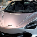 El McLaren 720S Spider combina rendimiento extremo con un sonido muy elevado cuando se circula con el escape abierto.

Puede alcanzar alrededor de 109 dB a plena aceleración, con una tonalidad más aguda y técnica propia de los motores V8 de McLaren.