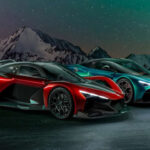 La marca danesa Zenvo ha desarrollado uno de los V12 más extremos del mundo moderno con su hipercoche Aurora. Se trata de un motor V12 biturbo de gran cilindrada.

Combinado con sistemas híbridos, supera los 1.800 caballos de potencia total. Es un ejemplo claro de cómo el V12 evoluciona hacia configuraciones híbridas de alto rendimiento.
