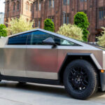 Aunque muchas actualizaciones se realizan por software, no todos los problemas se resuelven de forma remota. Algunas campañas de recall requieren intervención física, lo que implica tiempos de espera y desplazamientos a centros de servicio.