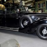 Un símbolo del lujo de preguerra. Construido a medida, con materiales de máxima calidad y tecnología avanzada para su época. Hoy es una pieza histórica extremadamente rara y valiosa.