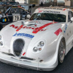 El Wiesmann GT MF5 mezcla diseño retro con mecánica moderna de BMW. En su momento confundió al mercado, pero hoy su exclusividad y producción artesanal lo convierten en un modelo cada vez más atractivo.