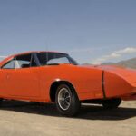 Costaba $3.860. Solo se hicieron ~500 unidades. Un ejemplar con motor 426 HEMI se vendió por $1,32 millones en subasta.