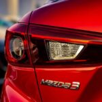 Incluso frente al Mazda CX-9, el Harrier sobresale en calidad percibida. Su interior, su insonorización y su refinamiento lo acercan más a un SUV de lujo que a uno generalista, demostrando que el verdadero lujo ya no está en el logo, sino en la experiencia.