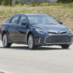 El Avalon es el sedán grande para quienes priorizan espacio y comodidad. Su conducción relajada y su interior amplio lo convierten en una opción ideal para largos trayectos. A diferencia de otros coches usados, no pide excusas por su edad: sigue ofreciendo una experiencia sólida y coherente.