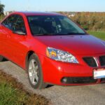 Uno de los Pontiac con más quejas registradas. La dirección asistida falla de forma intermitente, lo que afecta directamente la conducción.
A esto se suman problemas eléctricos y luces que se activan solas, generando costos constantes.