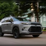 El Toyota Grand Highlander 2026 se impuso en el competitivo segmento de SUV medianos. Su principal virtud es ofrecer auténtico espacio para siete ocupantes sin disparar el precio, ya que arranca en 41.860 dólares. También suma una versión híbrida de 245 caballos y hasta 34 mpg, ideal para quienes necesitan tamaño sin renunciar al ahorro.