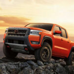 El Nissan Frontier ofrece un potente motor V6 atmosférico y versiones 4x4 por debajo del precio del Gladiator. Su capacidad de remolque y carga lo convierten en una opción práctica para quienes buscan robustez sin pagar de más.