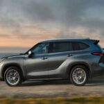 MSRP: $47,320
Confiable en parte (75/100), pero los críticos señalan poco espacio en la tercera fila y un andar irregular, lo que puede generar gastos de mantenimiento mayores a lo esperado.