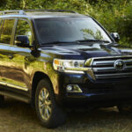 El Toyota Land Cruiser J200 es sinónimo de durabilidad extrema. Con prácticamente cero quejas en sus últimos años de producción, es capaz de soportar condiciones severas y recorrer cientos de miles de kilómetros sin fallos graves.