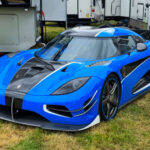 Uno de los coches más rápidos de la historia con 447 km/h. Su V8 biturbo de más de 1.300 CV lo convirtió en una bestia irrepetible.