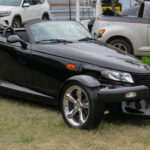 Un experimento audaz con estética de hot rod y ruedas delanteras descubiertas. Salió en 1997 y llamó la atención por su diseño, pero su poca practicidad lo limitó. Fue discontinuado en 2002 y hoy es una pieza de colección.