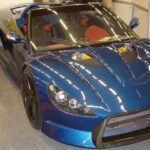 El B-Racing K-1 Attack, desde 16.500 dólares, destaca por su facilidad de armado. Compatible con múltiples donantes, incluso eléctricos, es una opción versátil y relativamente simple para principiantes.