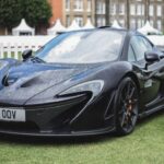 El McLaren P1 forma parte del exclusivo grupo conocido como el “Holy Trinity”. Con 903 CV y tecnología híbrida, combina rendimiento extremo con una conducción sorprendentemente usable en carretera.