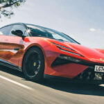 El Lotus Emeya representa la transformación de Lotus. Su interior con cuero, Alcántara y fibra de carbono lo posiciona como uno de los eléctricos más sofisticados.