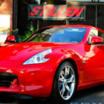 Más compacto y potente, el 370Z perfeccionó la fórmula con hasta 350 CV en versión NISMO. Destacó por su precisión y tecnología como el SynchroRev Match.