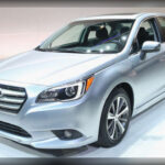 El Legacy 2015 destaca por un consumo de aceite superior al esperado, además de fallos en la transmisión causados por fugas de fluido y desgaste interno. También presenta problemas de carrocería, como ruidos aerodinámicos y pintura defectuosa, junto con fallos menores en el sistema de combustible.