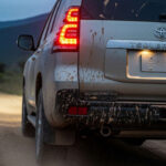 El Toyota Land Cruiser 250 está diseñado para durar décadas. Su estructura robusta y su motor pueden alcanzar hasta 500.000 millas, posicionándolo como una inversión a largo plazo.