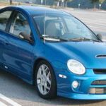 El Dodge Neon SRT-4 fue un compacto sorprendentemente rápido gracias a su motor turbo. Ligero y agresivo, es uno de los “sleepers” más olvidados de su generación.