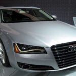 Retiene solo entre el 35% y el 45% de su valor tras cinco años. Su avanzada tecnología, que es una ventaja cuando es nuevo, se convierte en un problema en el mercado usado debido a posibles fallos costosos. La suspensión neumática, el sistema quattro y la electrónica compleja elevan el coste de propiedad y reducen el interés de compradores.