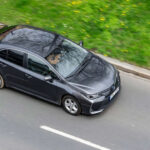 Desde sus inicios, el Corolla ha mantenido precios competitivos. Un modelo nuevo sigue siendo accesible dentro del segmento, y en el mercado de segunda mano es fácil encontrar unidades económicas.