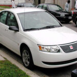 Apuntado a un público joven desde 2002, destacaba por su precio y diseño distinto. Sin embargo, problemas de calidad y fuerte competencia lo afectaron. Desapareció en 2007 junto con la marca Saturn.