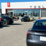 El modelo de servicio directo de Tesla puede funcionar bien en zonas urbanas, pero en áreas con menos cobertura puede generar esperas largas. A diferencia de marcas tradicionales, la red de asistencia es más limitada.