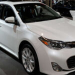 El Toyota Avalon combina espacio, confort y una durabilidad sobresaliente. Con casi un 30% de probabilidades de superar los 320.000 km, es uno de los modelos más longevos del mercado. Las versiones híbridas añaden además una eficiencia destacada.