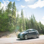 El Toyota Prius demuestra que los híbridos también pueden ser extremadamente duraderos. Con más de 250.000 millas de vida útil potencial, combina bajo consumo con una fiabilidad sobresaliente, especialmente en su sistema híbrido.