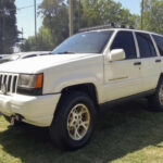 Un motor icónico del off-road. Equipó modelos como Wrangler y Cherokee, destacando por su resistencia incluso en condiciones duras. Muchos superan las 250,000 millas pese a uso intensivo.